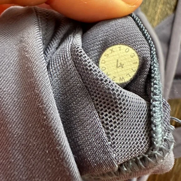 Lululemon sports bra size 4 purple color - Picture 5 of 6